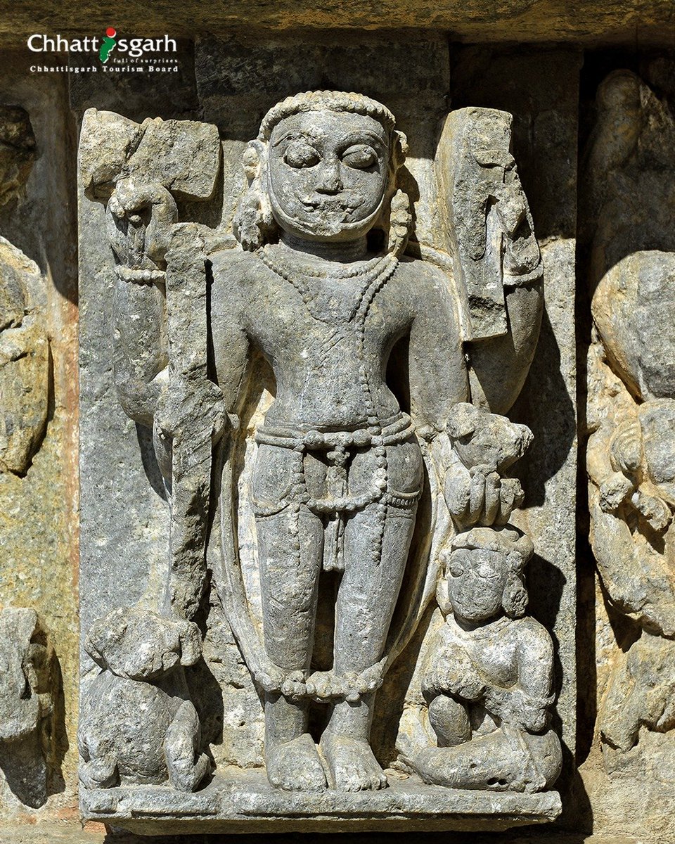 GoChhattisgarh's tweet photo. The Battisa Temple of #Barsur gets its name from its striking mandapa, supported by 32 monolithic pillars arranged in four rows. Each pillar, standing over 2 meters tall, adds to the temple's grandeur. https://t.co/2BikC0IyZB