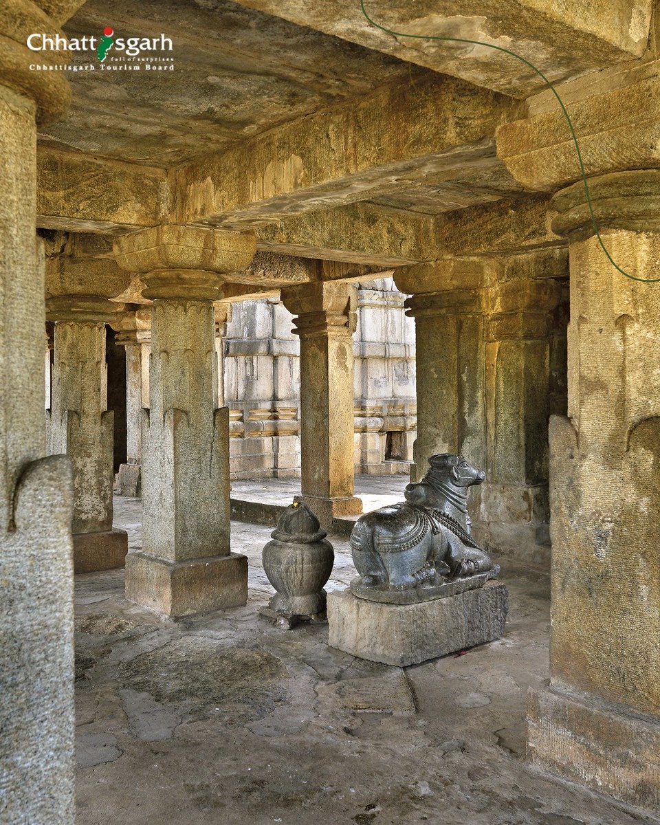 GoChhattisgarh's tweet photo. The Battisa Temple of #Barsur gets its name from its striking mandapa, supported by 32 monolithic pillars arranged in four rows. Each pillar, standing over 2 meters tall, adds to the temple's grandeur. https://t.co/2BikC0IyZB