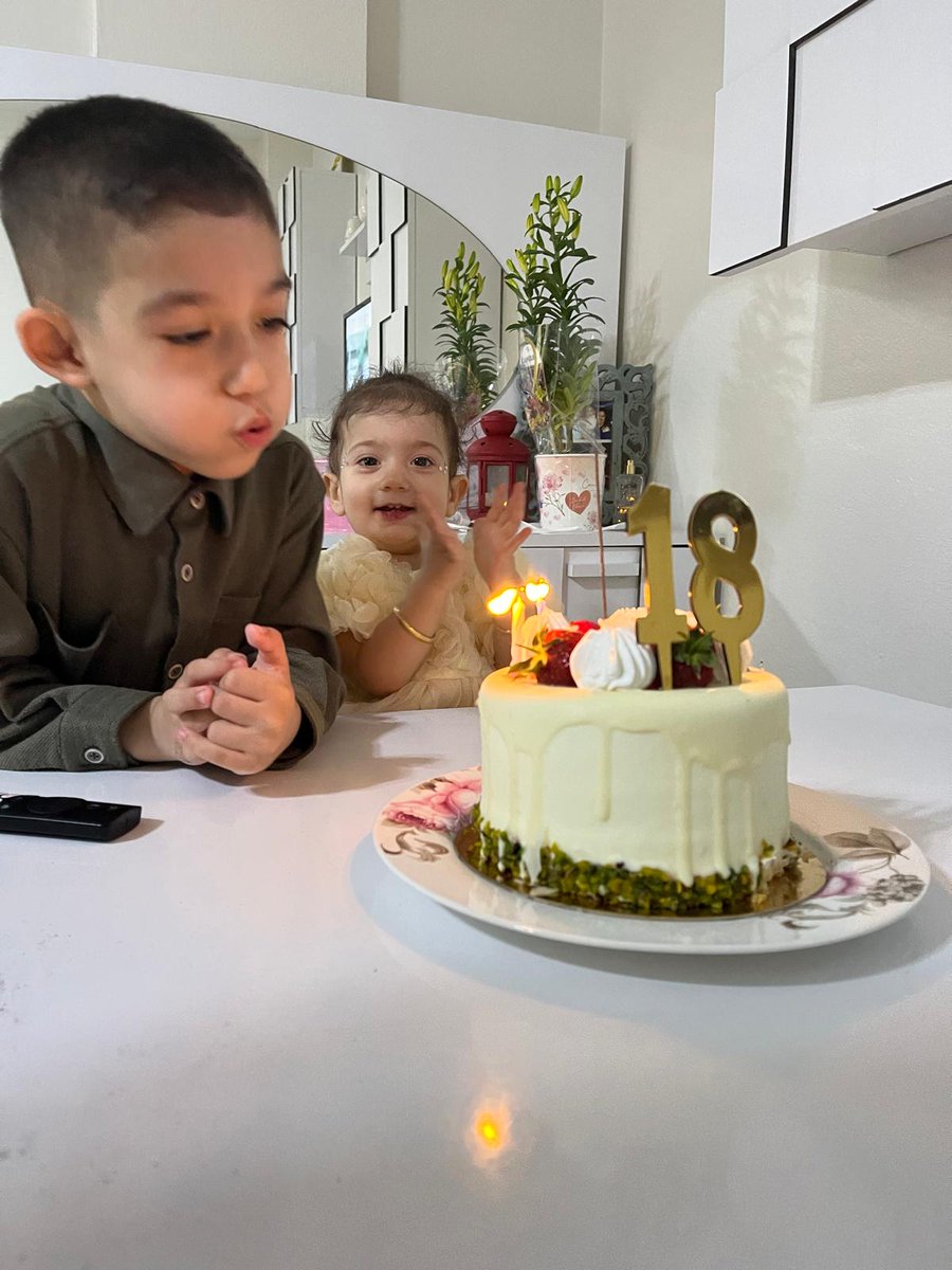 BurakAkaslan2's tweet photo. Dünya güzelim 18 aylık oldu 💐 https://t.co/YPcIupwxHG