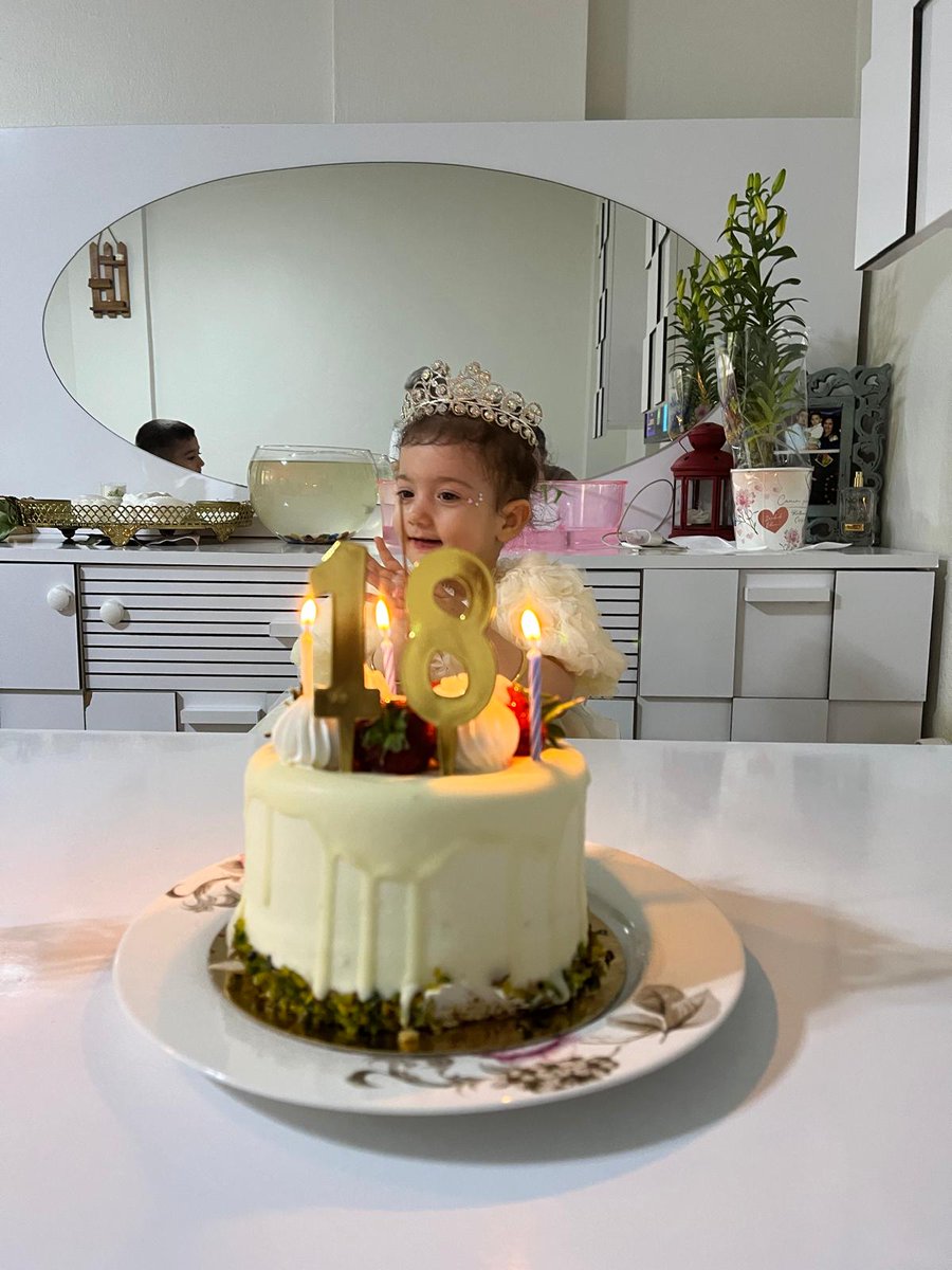BurakAkaslan2's tweet photo. Dünya güzelim 18 aylık oldu 💐 https://t.co/YPcIupwxHG