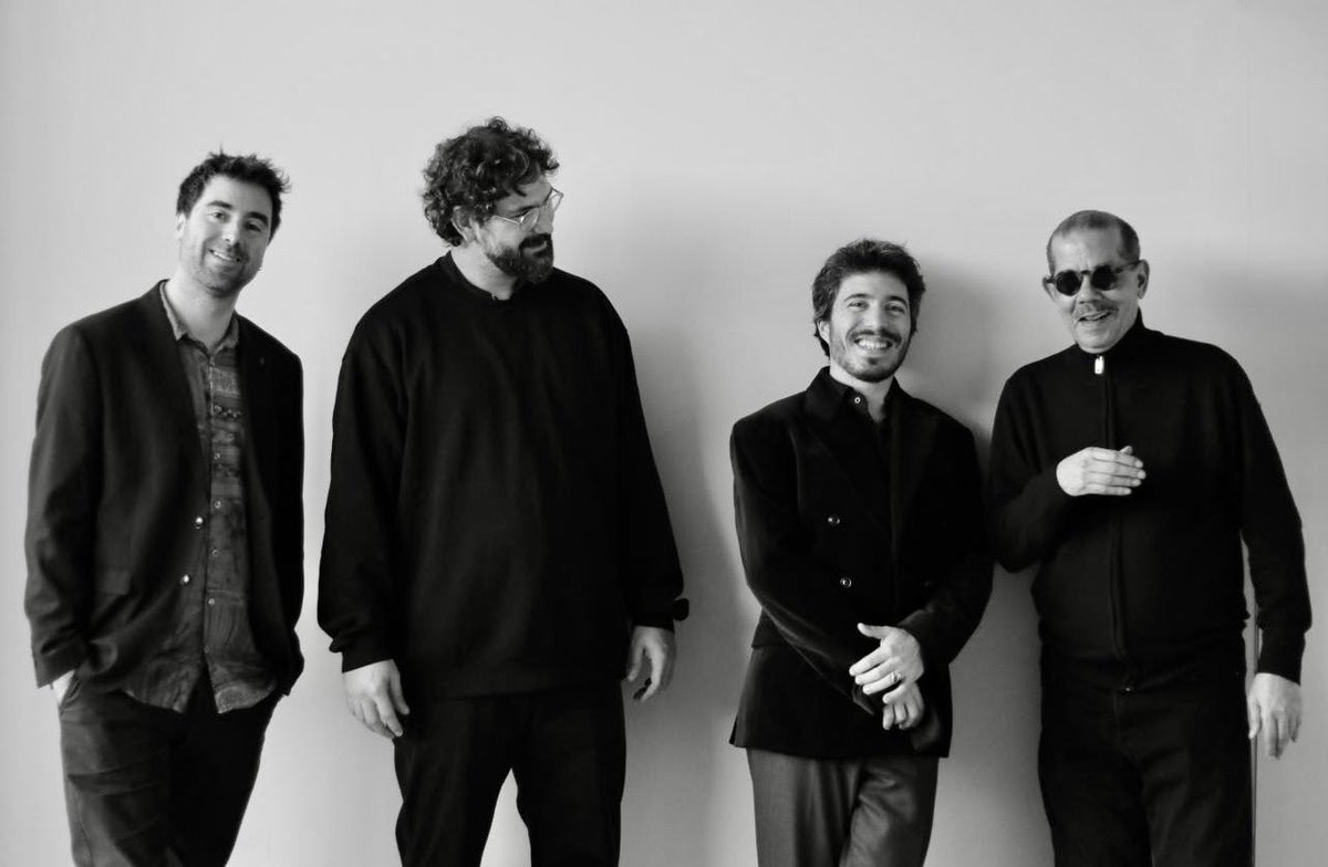 BadalonaEmm's tweet photo. Dilluns 18 de maig
SEVEN CYCLE (New York)
20:00h 
Jazz

Tomas Majcherski - Saxo tenor i soprano
Toni Saigi - Piano
Romeu Tristao - Contrabaix
Mark Johnson - bateria

Cicle de concerts ‘Per fi és dilluns!’ Entrada lliure. https://t.co/PONJDyT0PX
