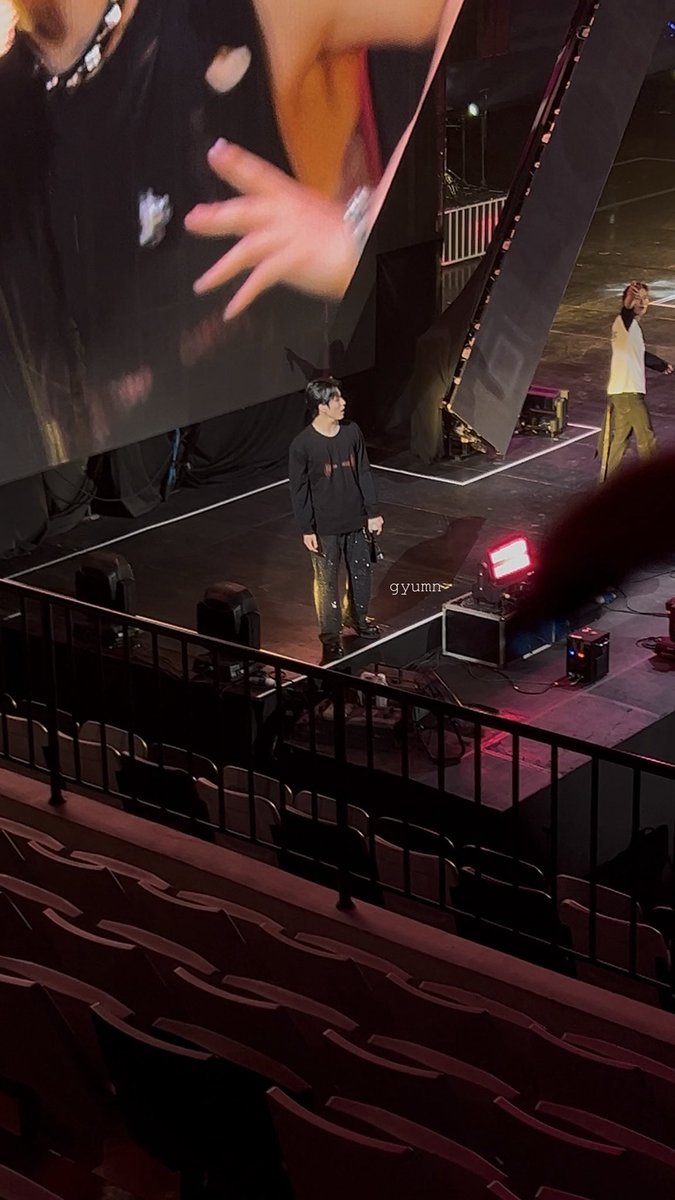gyumn22's tweet photo. i think a part of me is still standing there looking at him -`♡´- https://t.co/fZR1ckaJTZ