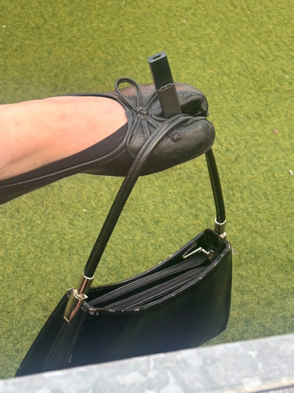 bust_magazine's tweet photo. What started as one photo posted by Halle Robbe turned into @girlscarryingshit, an Instagram phenomenon dedicated to the chaotic art of women carrying literally everything at once.

https://t.co/rBJzzpkl9B https://t.co/w7Q4x7Wb7l