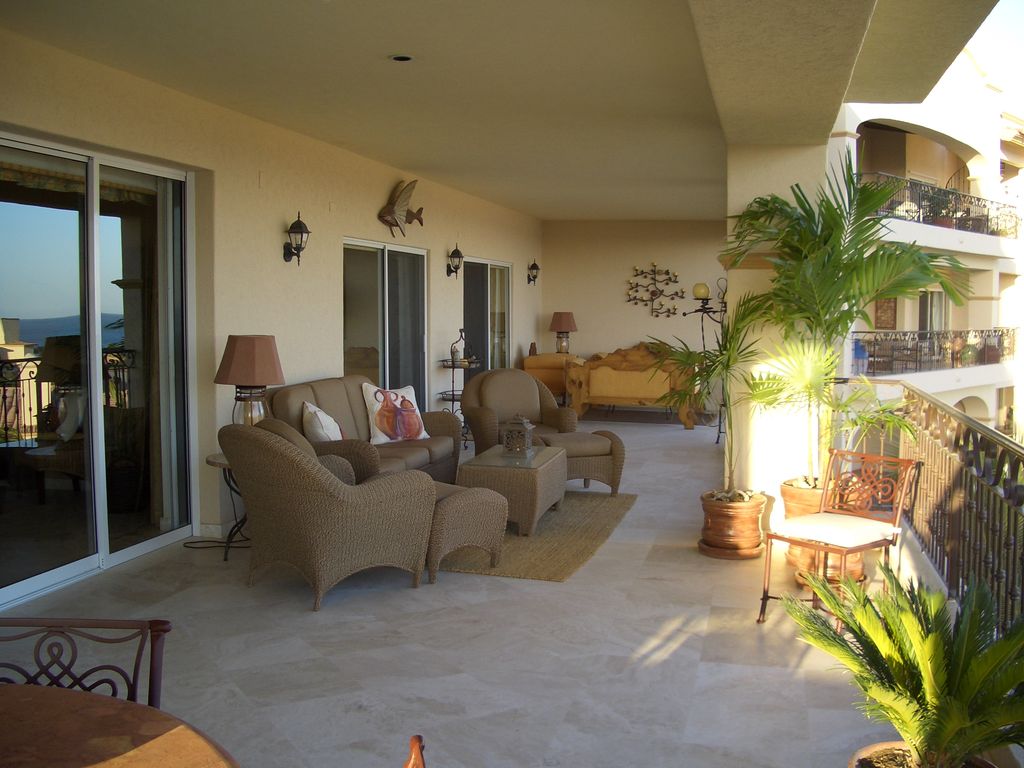 VillaBeachfront's tweet photo. Imagine ending your day with the sound of waves &amp; a sky full of colors right outside your villa. Baja Beachfront Villa is made for serene mornings, amazing beach walks &amp; unforgettable family vacations. 
Reserve:
https://t.co/a2r9ftXYmo

#BajaBeachfront #walks #serene #morning https://t.co/lm8kw07vbL