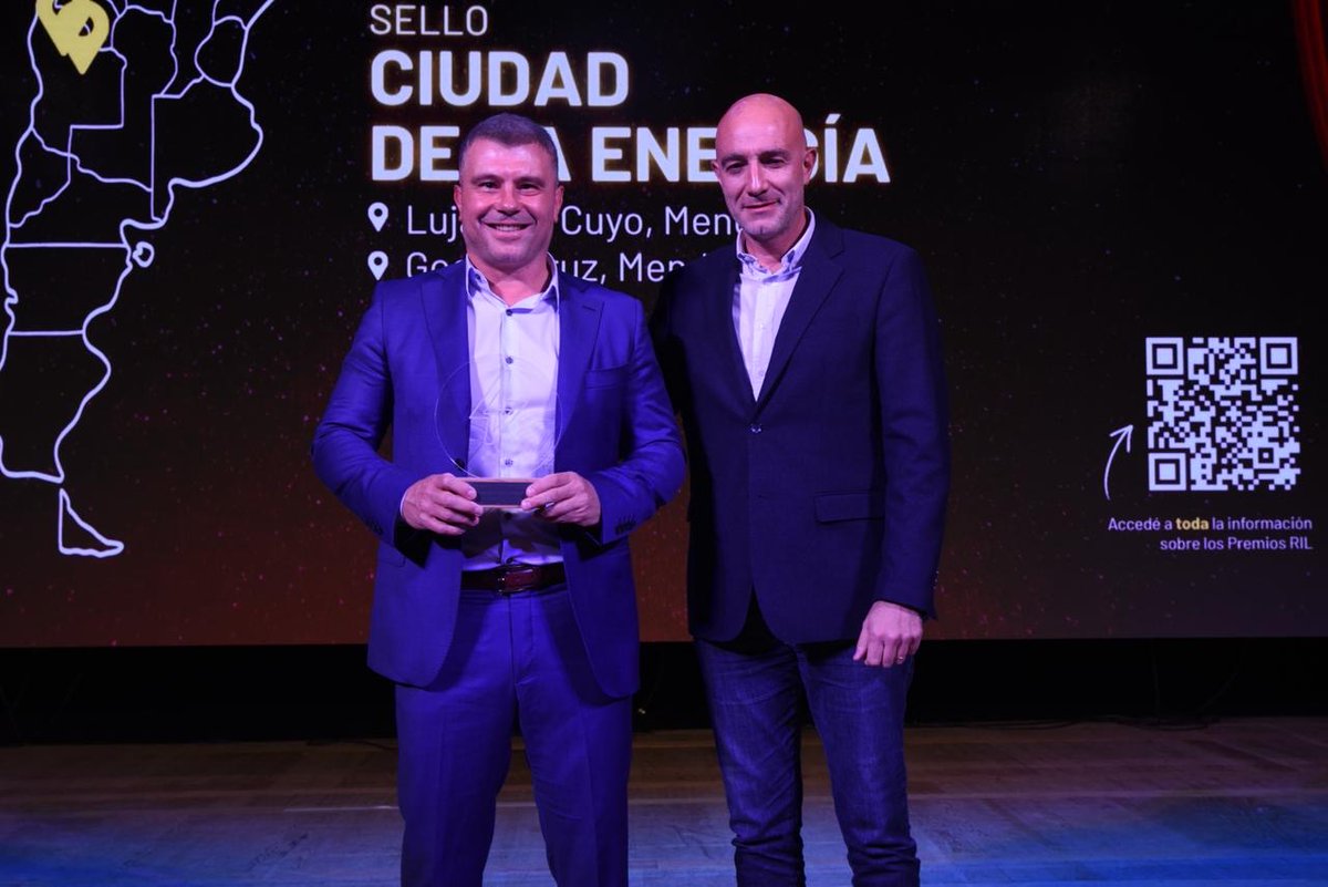 biencuyano's tweet photo. GODOY CRUZ SE CONSOLIDA COMO REFERENTE EN EFICIENCIA DE GESTIÓN PÚBLICA A NIVEL FEDERAL
La gestión de Costarelli fue reconocido por su liderazgo en la transición hacia energías limpias y su compromiso con el desarrollo integral de primera infancia "Esto se debe al esfuerzo de un modelo de gestión eficiente, innovador y con fuerte impacto social"

➡️https://t.co/iLbA7X2QWF