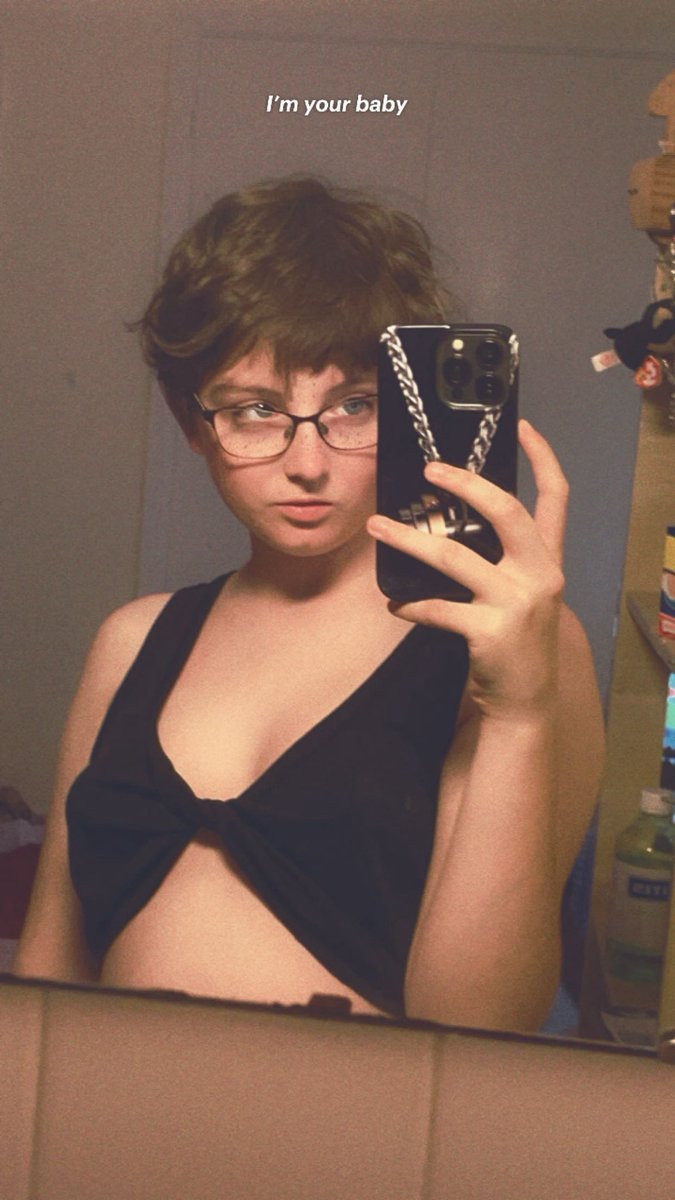 goddesstrixie tweet media