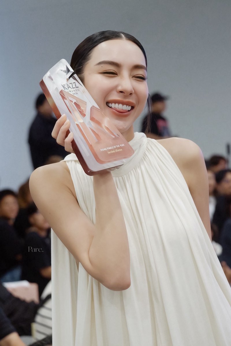 ppearnss's tweet photo. คนเก่ง 💗

ENJOY THIDARAT RISING FEMALE
#ENJOYRisingFemaleOfTheYear https://t.co/P5U3q7O3AJ