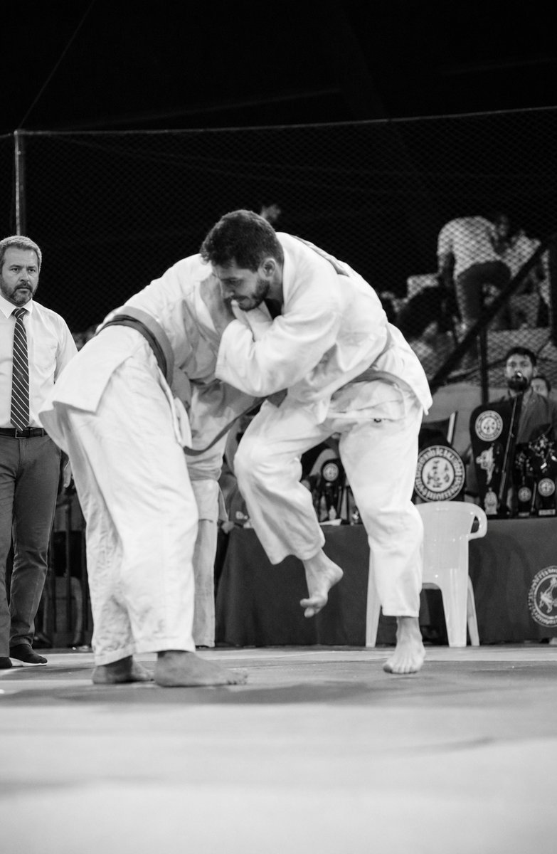 _Jeferson___'s tweet photo. @pirjs_ @sseraphini Judo e academia https://t.co/01Ziq91i3n