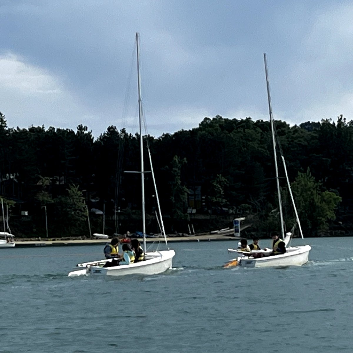 iesocastejon's tweet photo. 🌊⛵ El alumnado de 2º ESO del @iesocastejon 🤩🤩disfrutó de la #SemanaAzul entre vela, piraguas, excursiones, juegos y actividades nocturnas. Una experiencia de aprendizaje, convivencia 🫂y autonomía en plena naturaleza 🏞️que deja huella. 💙 #aprendizajes #convivencia #juntxs https://t.co/qxU1vA5lAG
