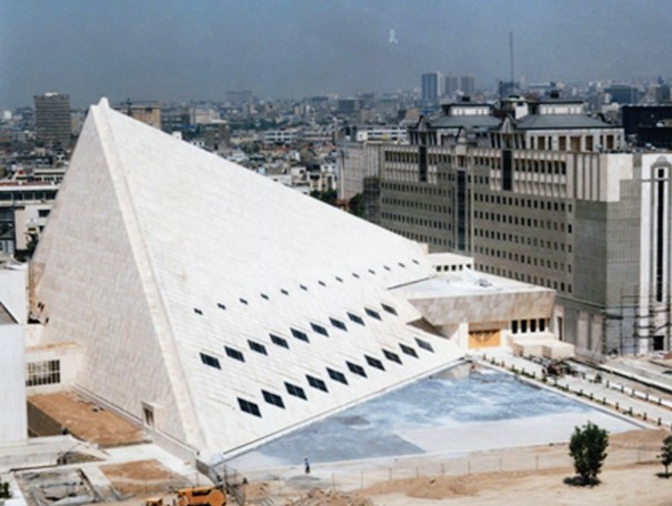 @RamboAndFrens Speaking of pyramids, check out the parliament building ...