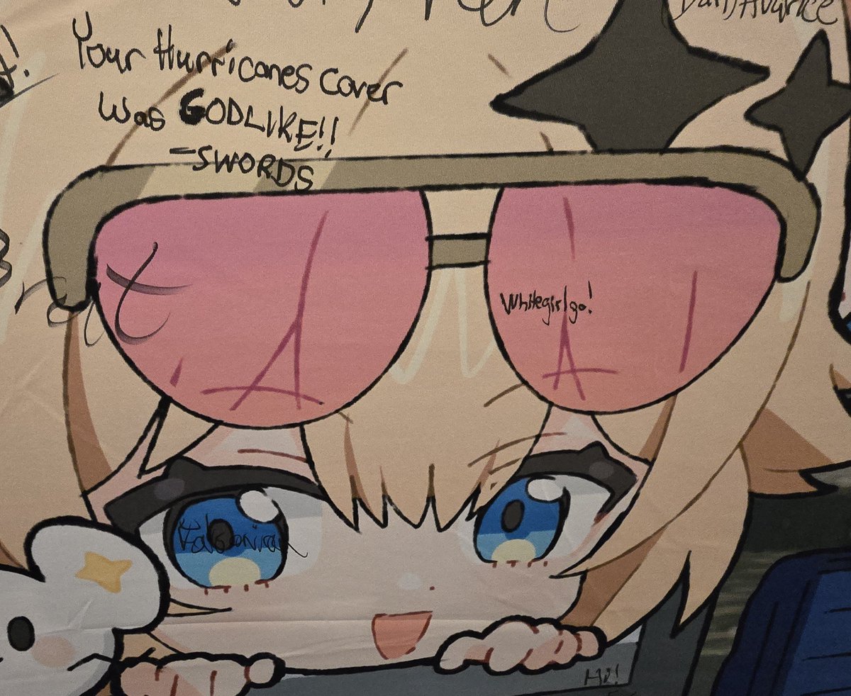 Sw0rdsman24's tweet photo. One last thing from #OshiUplink I had to give Lumi props on the Phase wall for her Nikke cover of Hurricanes! It's easily my favorite, our lemon woman killed it, go listen to it!
Ignore the G coming out bad, the banner kept swaying while I was writing 😂
#KanekoLumi #LumiNation https://t.co/f7mPk9D0br