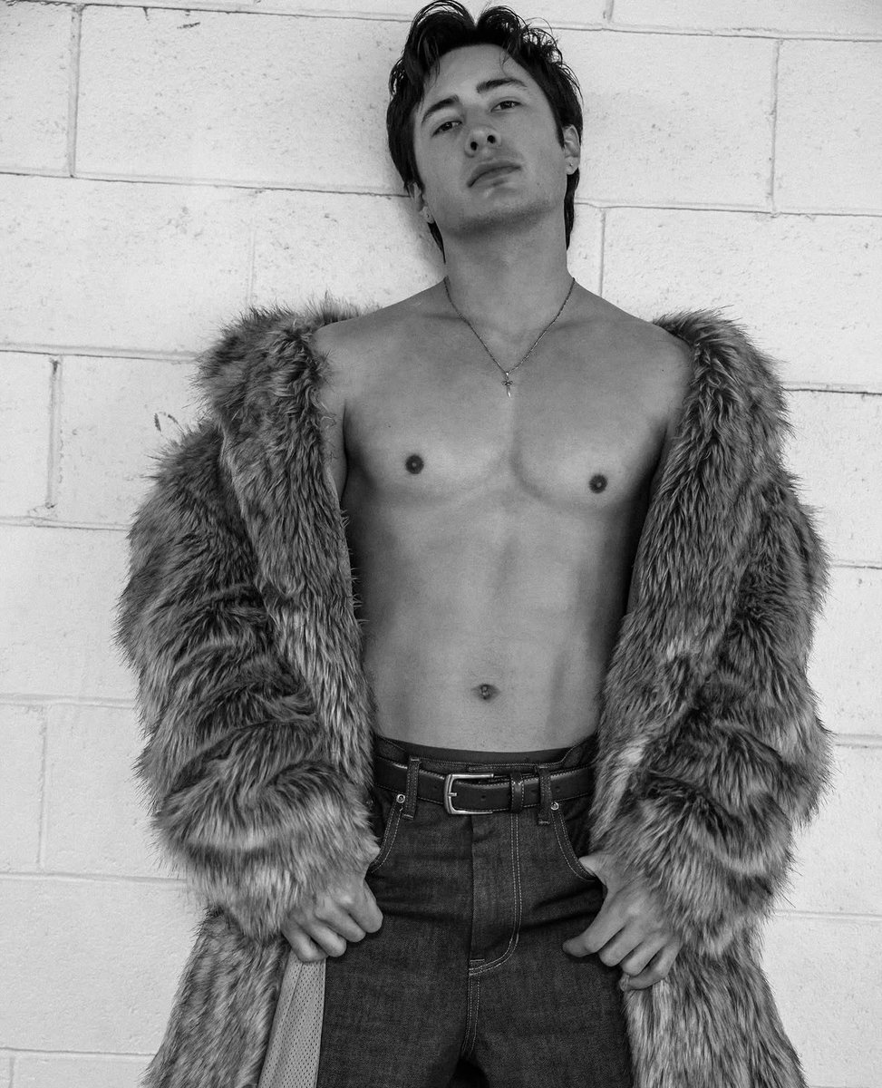 hudconupdates_'s tweet photo. Hudson Williams for Numéro Netherlands 

📸 by Tyler Patrick Kenny https://t.co/Cwxapwr1ur