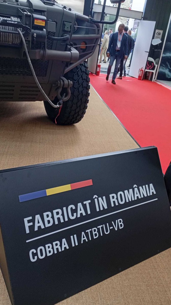 Travel_2Romania's tweet photo. Desant coreean și turcesc la #București: Standuri impresionante #BSDA2026 🇷🇴
#Turcia 🇹🇷a venit cu “vedeta” mașina de război #Otokar Made in #România #Coreea 🇰🇷face show cu roboții de luptă #Hyundai. Prezențe inedite Nokia și ALRO | https://t.co/ui8wCsOzQX https://t.co/UgyBnBM7JT https://t.co/CxWtCEHif6