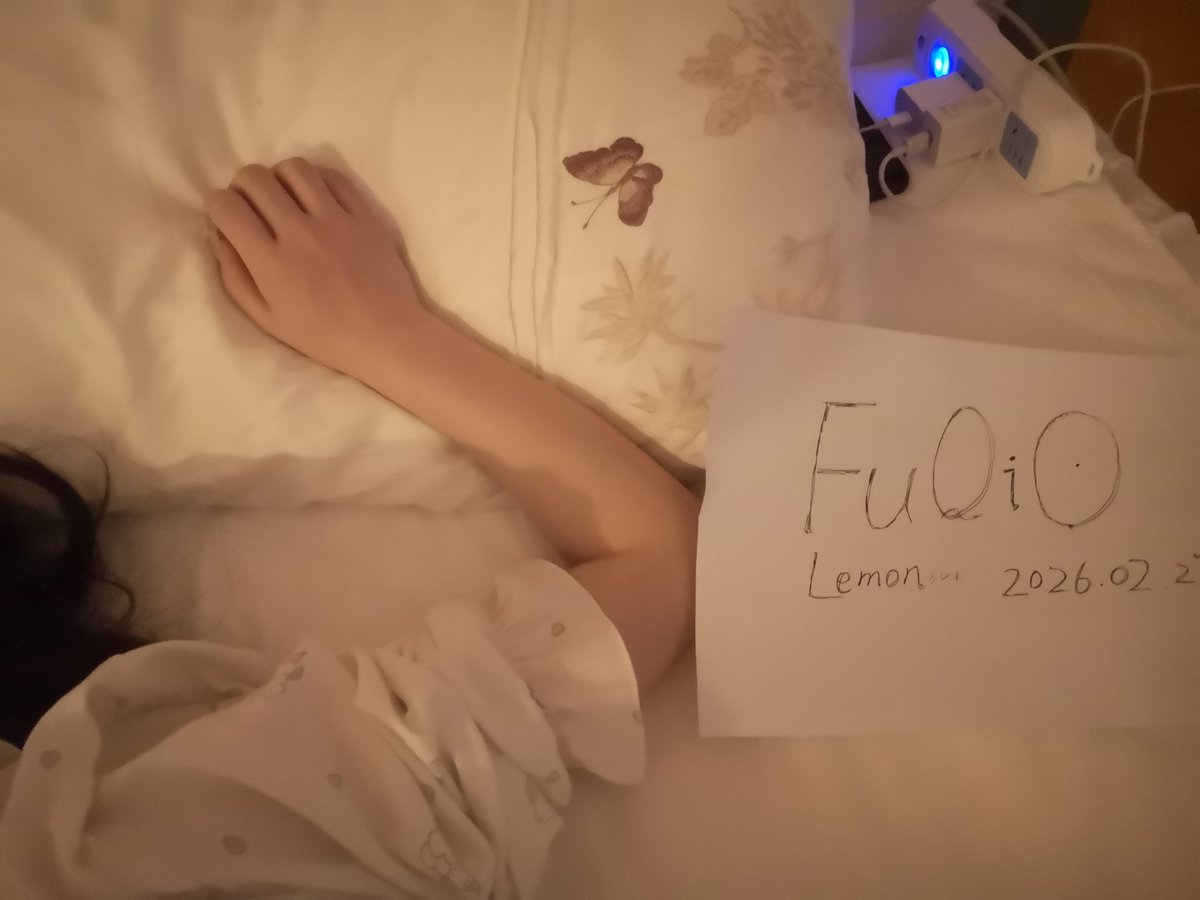 lemon3v1's tweet photo. 魔都，女友年轻，颜值在线，皮肤白皙。寻优秀夫妻情侣或者素质单。
交友前提：素质，形象过关。
欢迎：有共同爱好（只有真正喜欢的才愿意付出时间）。
拒绝：恶心，BT，伤害，血腥，暴力。
追求完美，思想与肉身同时进步。不一定达到顶峰，但我们依然要出发前行。通往终点的路上，风景也可以迷人。 https://t.co/MN4Z3bKmct