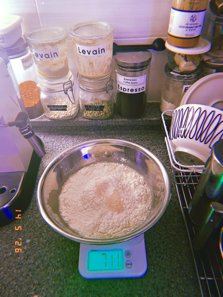 DrewVanilla_'s tweet photo. 수분율 83% 🥖#발효시작 #930pm

Water 266g
Levain 119g
Bread flour 318g
Salt (1t) 8g
Olive oil 0g
=Sourdough 711g

R14May2026 #May14 #Dark21 #Thursday https://t.co/jKHjUOvhJ3