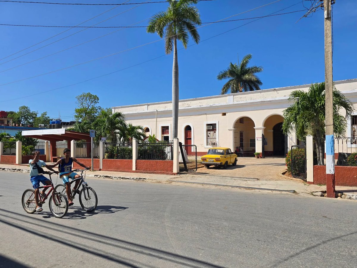 CubaPLUSMag's tweet photo. Un recorrido por Cárdenas con Rockie Perrie. 

#Matanzas
#ciudadesdecuba
#callesdecuba https://t.co/qKkMmQz92c