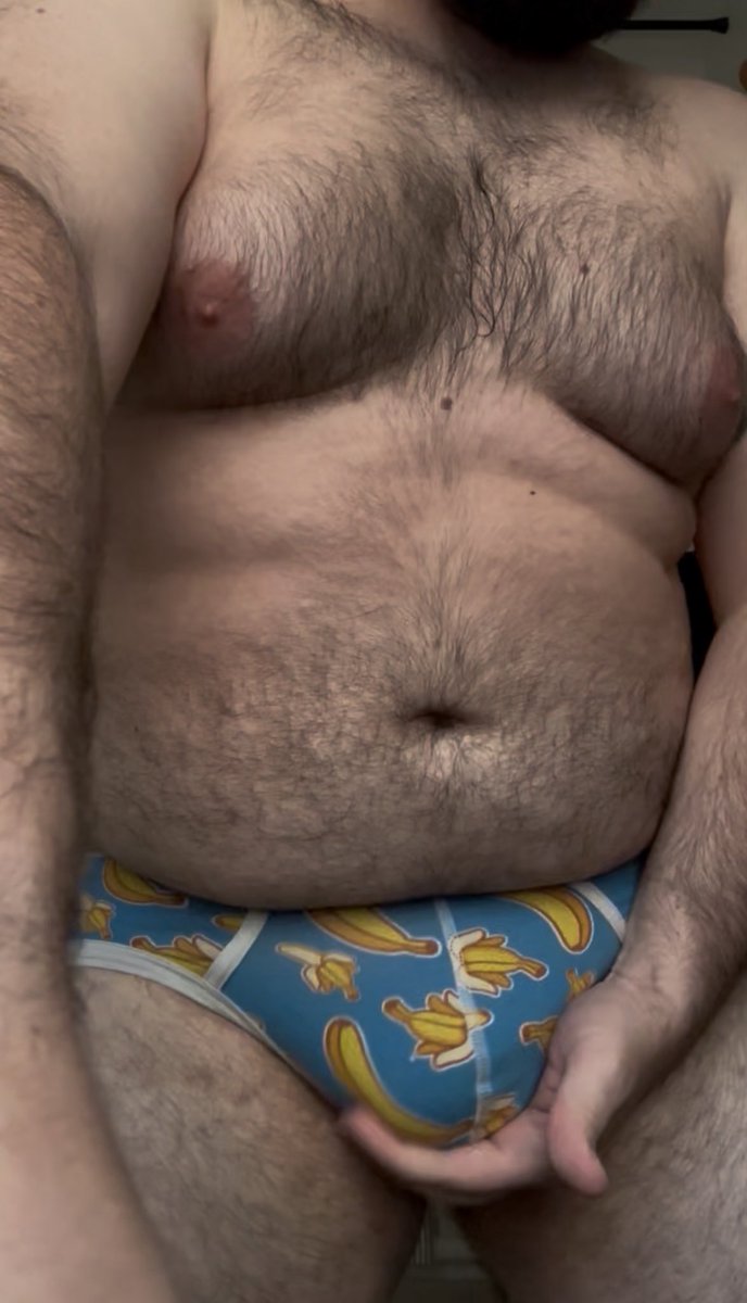 maxxx6900's tweet photo. Qui veut sa petite banane pour le goûter ? 👅 https://t.co/ULR6qqqMI9