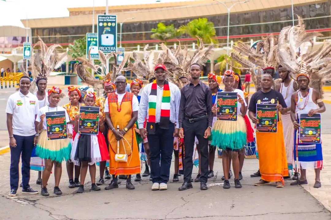 FIJADA_FORUM's tweet photo. Monsieur Taurai Kandishaya, conseiller au sein du FIJADA et Président du Congrès de la Jeunesse Africaine, séjourne actuellement à Nairobi, au Kenya.

À travers plusieurs activités de sensibilisation, il encourage la jeunesse africaine à devenir des acteurs engagés du changement plutôt que de simples spectateurs face aux défis du continent.

Par son leadership, sa vision et son engagement constant en faveur de la jeunesse, il s’impose comme une figure influente et incontournable pour la nouvelle génération africaine. 

@_AfricanUnion