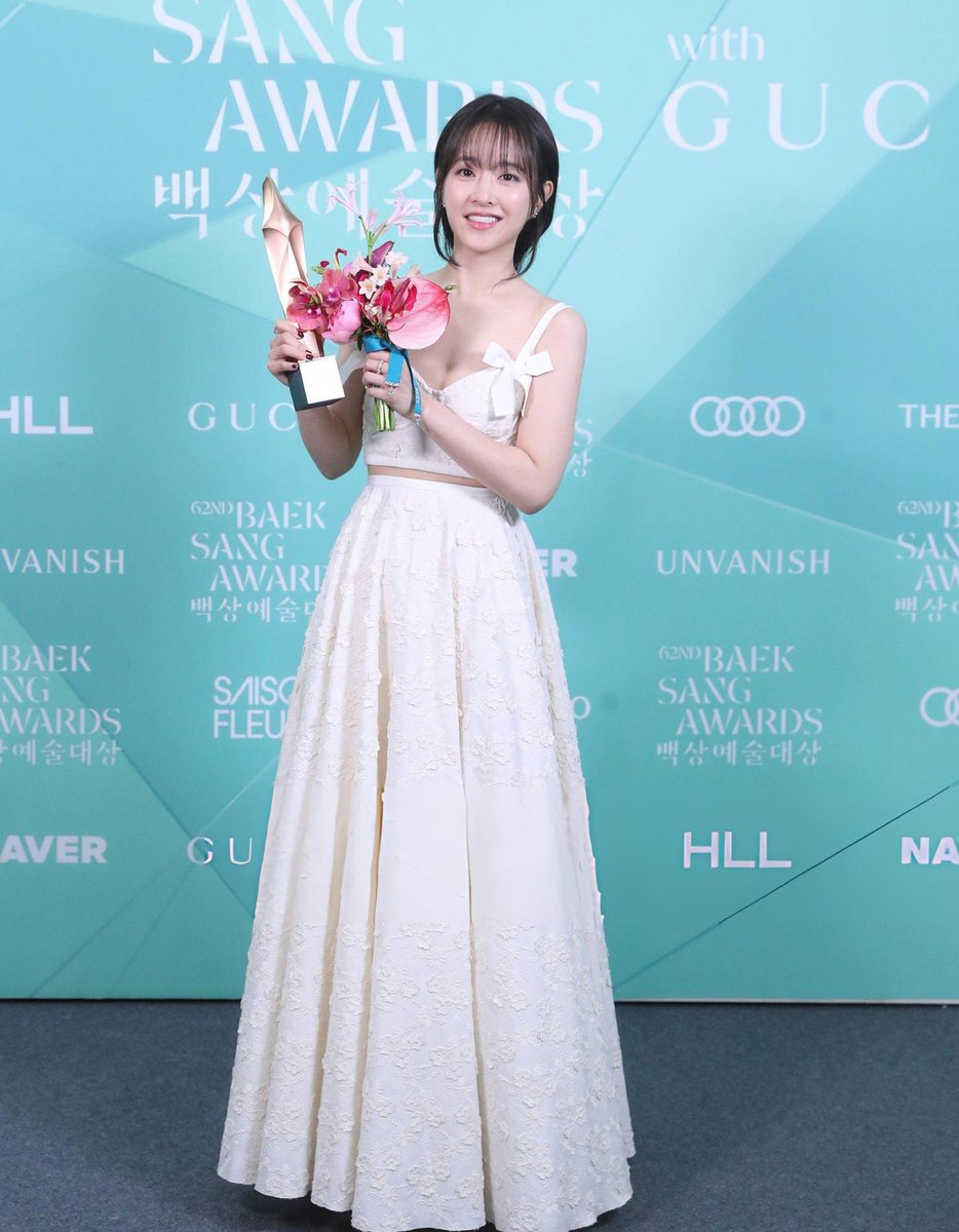 kdrmabuddy's tweet photo. Gerçekten su gibi ya çok tatlı 🩵🌺  

#ParkBoYoung https://t.co/eJERnWaRPY