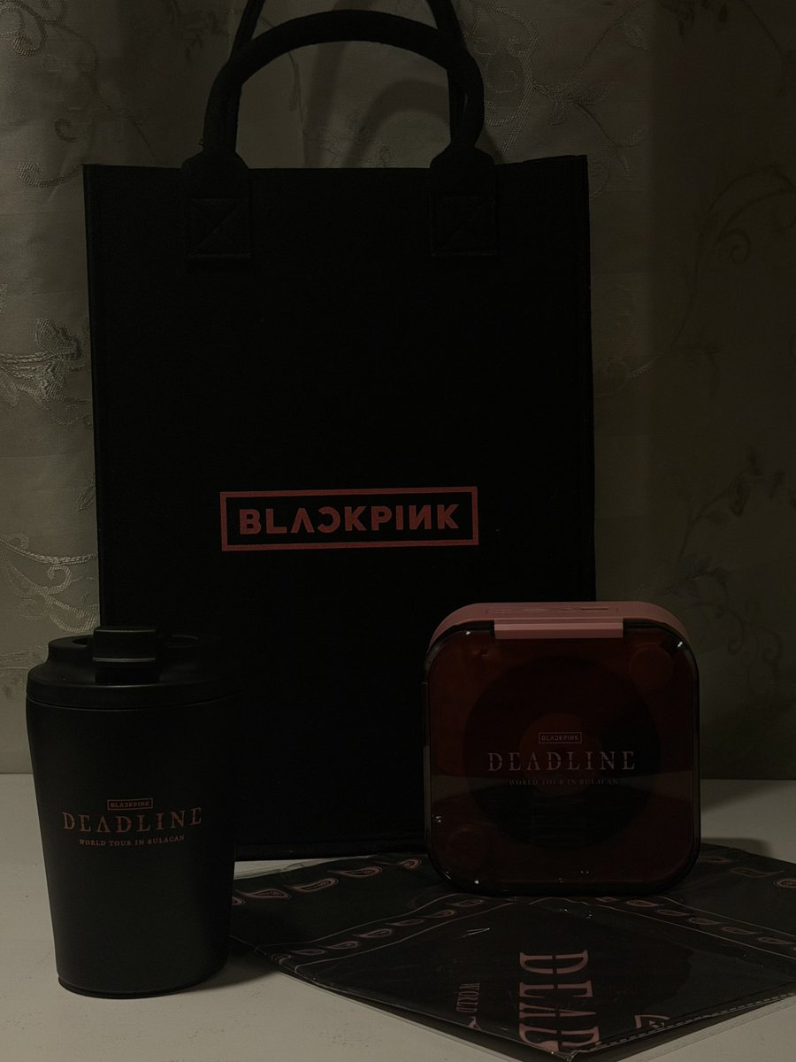 pengekwarta's tweet photo. #presyongdivisoria , wts lfb ph

   blackpink ‘deadline’ world tour in bulacan vip pit gift( w/o lanyard🧾 ₱8,000

     ( 📆 )   payo / dop
     ( 🛵 )   meet-up / sdd / ggx
     ( 🎊 )   free deadline confetti
     ( 📟 )   dm offer ◡̈

⌗ bp speaker tumbler tote bag bandana https://t.co/Wi6NnMZQRR