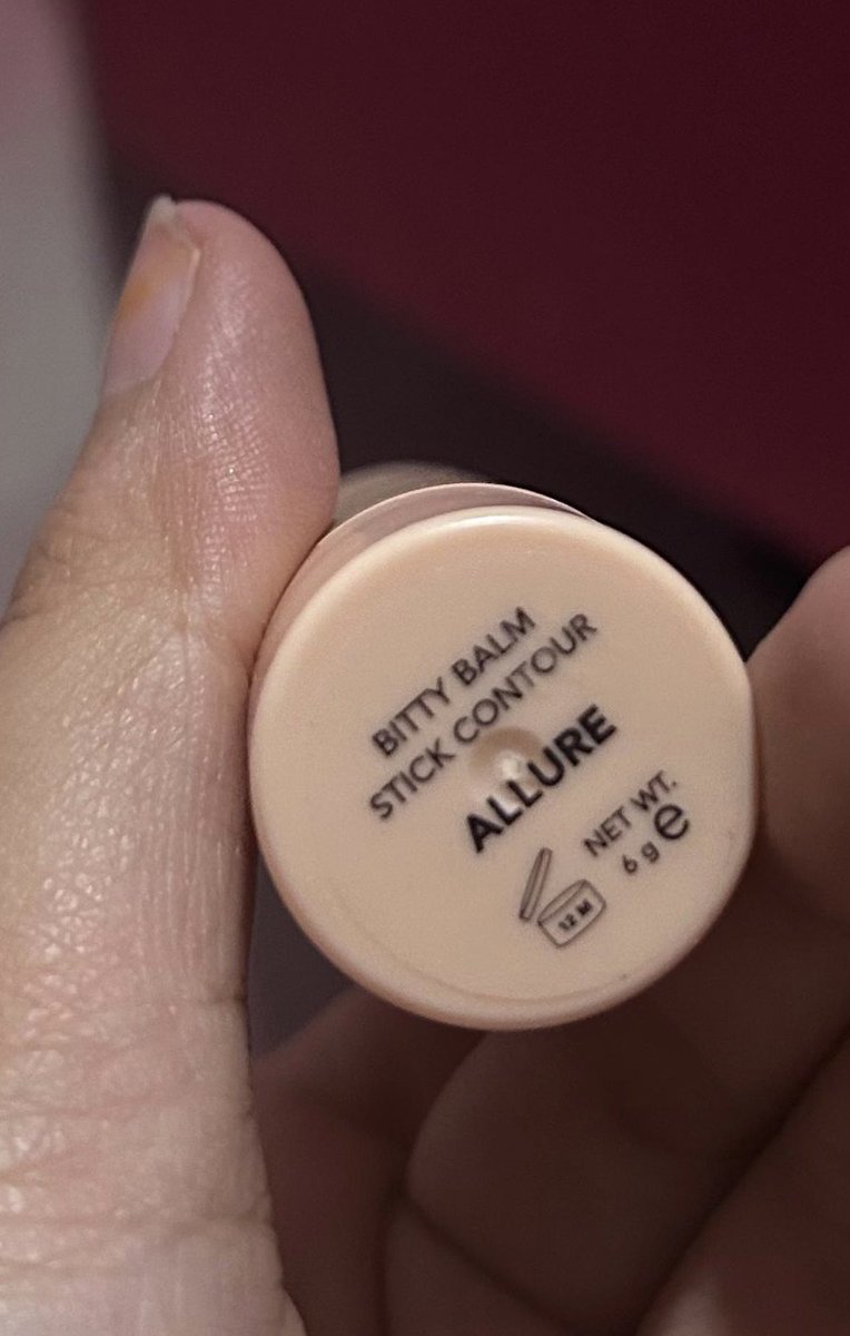 trepidatori's tweet photo. @4uraay bitty balm stick contour esqa shade allure baru dua kali pake. harga beli 98k, aku jual 65k saja https://t.co/vfYYSkvaFn