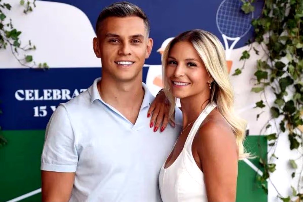 PToshPatel's tweet photo. Arsenal player L. Trossard and his wife  Hliven have separated  publicly https://t.co/WHKwngmhDk