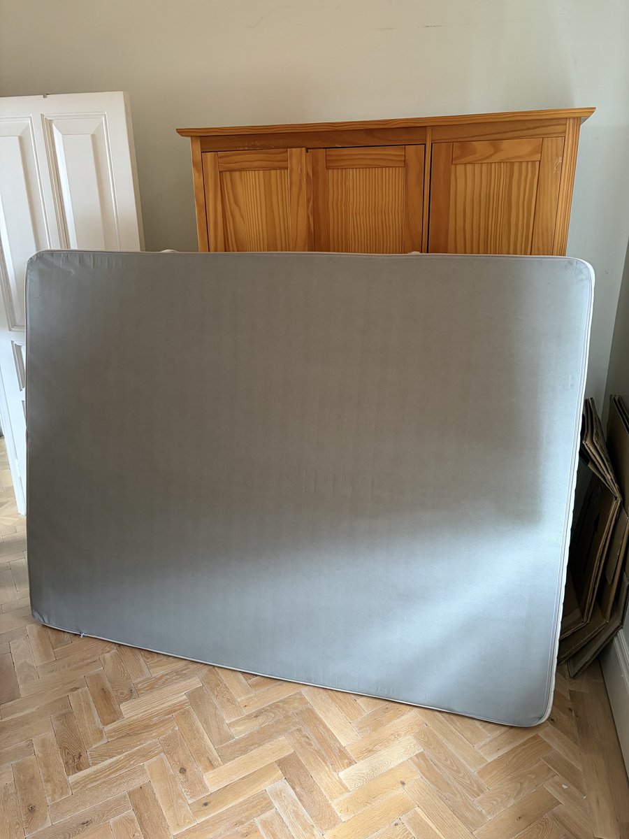 DeliverEasyLtd's tweet photo. First-floor flat waste removal completed in Winchmore Hill ✅

We cleared a large wardrobe, 2 small side tables, dining table &amp; 4 chairs, a lamp, and a mattress — all loaded safely and removed without hassle.

Unwanted waste taking up space? DeliverEasy can get it cleared. https://t.co/aofizLltZ9