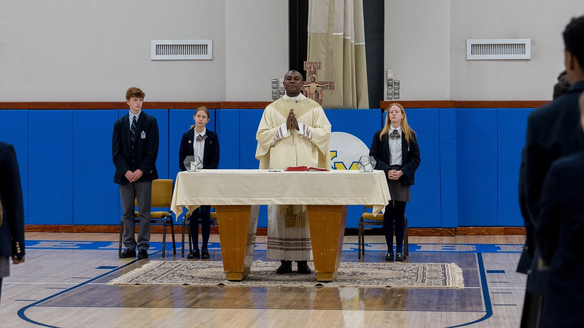 Kellenberg's tweet photo. As we celebrate the Ascension of the Lord, we also celebrate the commissioning of our new Eucharistic Ministers — students called to serve with faith, reverence, and generosity.

Just as Christ sent His disciples forth, may these ministers go out with hearts rooted in service and a willingness to bring His presence to our school community. Congratulations on answering the call.

We also thank Father Chris Heller, Associate Pastor for St. Agnes and Father Hilary Nwajagu, Associate Pastor for St. Joseph in Garden City for celebrating with us.