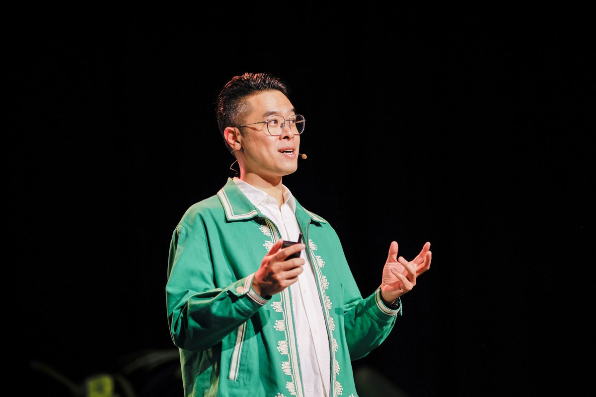SynBioBeta's tweet photo. At SynBioBeta, David Kong turned the conference into a classroom: How to Grow Almost Anything. Students and attendees made a 24-hour biopixel artwork with 2,000 edits, then printed it using @Ginkgo’s Nebula cloud lab. #SynBioBeta #Biotech https://t.co/HbbeanX26j
