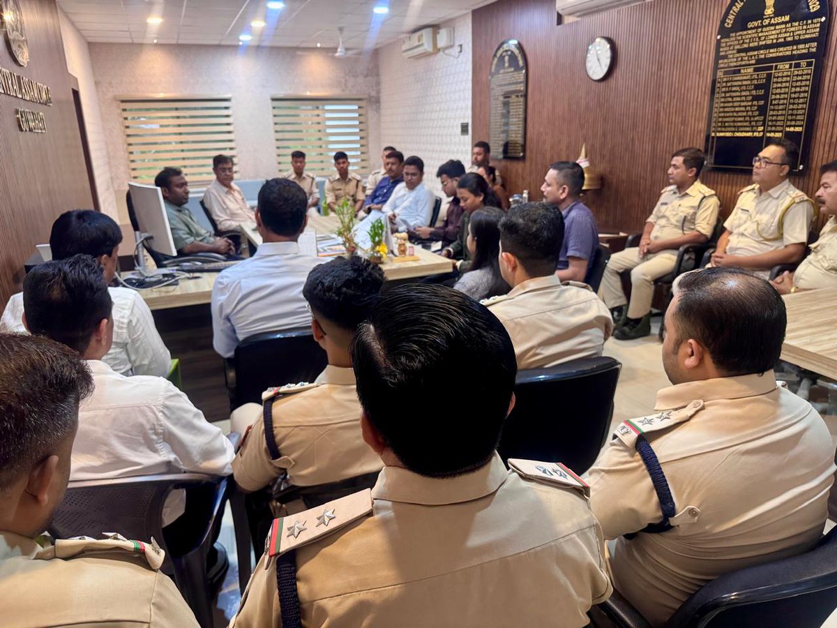 CentralAssam's tweet photo. A review meeting of all Range Officers and Beat Officers of Kamrup East Division was chaired by Sunnydeo Choudhary, IFS, CF, CAC. During the meeting, he emphasized maintaining strict vigilance in respective jurisdictions, intensifying efforts to curb illegal activities, ensuring systematic and regular patrolling of forest areas for effective protection and management.
#KamrupEastDivision #ForestProtection #ForestPatrolling #AssamForest #WildlifeProtection 

@CMOfficeAssam 
@cmpatowary 
@mkyadava 
@assamforest