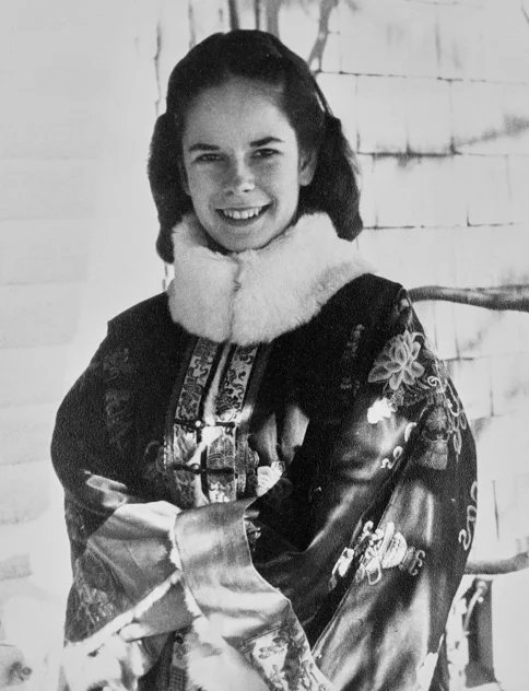 soniastathes's tweet photo. #HappyBirthday #InHeaven Oona O'Neill 'Lady Chaplin' May 14, 1925 -Sept 27, 1991. Daughter of playwright Eugene O'Neill 📖 4th & last wife of, #SilentGenius Charlie Chaplin and mother of 8. Including Geraldine & Michael 🌟 #HugeFan of #Chaplin family 🎞 🎬 🎞 📽 https://t.co/ypPLLPOZrD