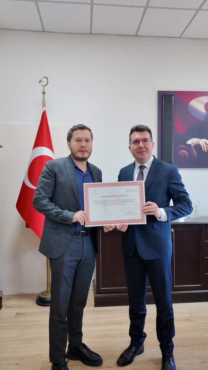 Karsism's tweet photo. Harakani Devlet Hastanesi ve Sarıkamış ilçe Devlet Hastanelerine “Anne Dostu Hastane” Ünvanı verildi https://t.co/v39sqPbMlo
