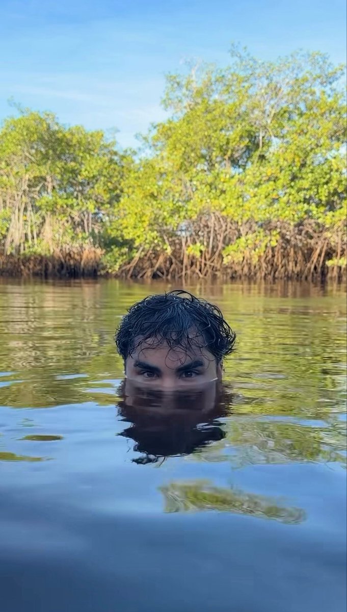 Ruben288221's tweet photo. Logo em seguida, Álvaro, Lucas e a Rafa postam um vídeo “se zoando” e alguém comenta “vocês com a Camila Loures antigamente” 
A Rafa ficou o comentário, não satisfeitos 1 dia depois vem um post deles fazendo referência ao Moto Moto do filme Madagascar https://t.co/qwcgm1s7DI