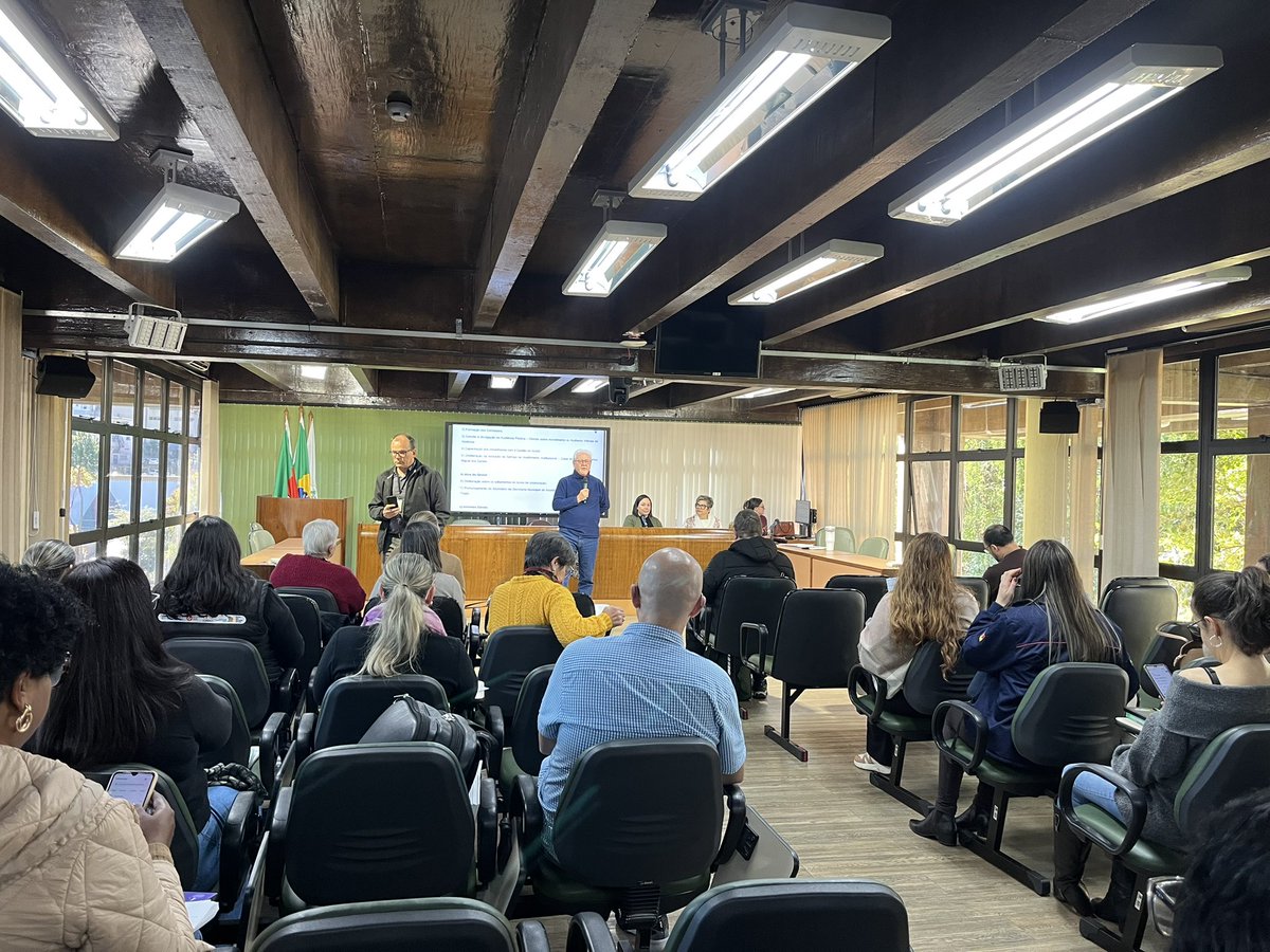 SenalbaC's tweet photo. 📢 Reunião de hoje do Conselho Municipal de Assistência Social de Caxias do Sul (CMAS), realizada na Sala Geni Peteffi.
Momento importante de diálogo, construção coletiva e fortalecimento das políticas públicas de assistência social. https://t.co/p23ErEDRFS