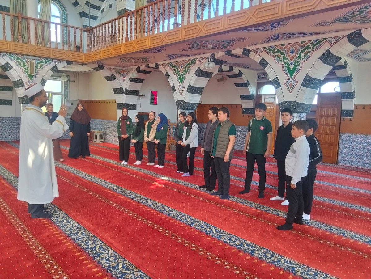 AlaplIho's tweet photo. ÇEDES projesi yıl sonu şenlikleri kapsamında, Değerler Kulübü öğrencilerimizle, Alaplı Tepekent Camii ve Diyanet Gençlik Merkezini ziyaret ettik. https://t.co/gNBB8l5qxh