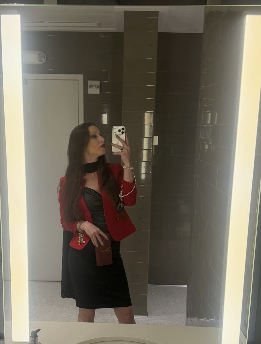 Amanda Delaney Official tweet media