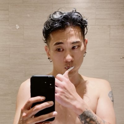 低調的活在自己世界 tweet media