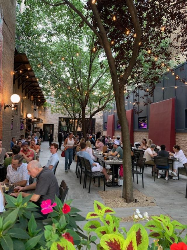 badapplebar's tweet photo. Did you see the weather forecast? Patio season is officially here at The Bad Apple. Two great patios, the best burgers in Chicago, and Dogs Drink Free! https://t.co/3HxTwffx5Y