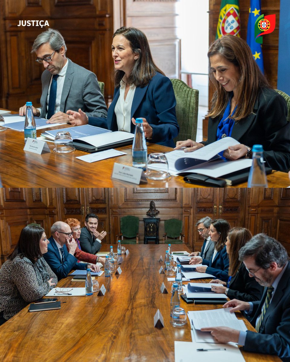 justica_pt's tweet photo. A Ministra da Justiça, @aRitaJudice, reuniu com a direção do Sindicato dos Magistrados do Ministério Público (SMMP).
#Justiça #SMMP #MinistérioDaJustiça
🧵1/4
📷 Emerson Coutinho https://t.co/97xI551870
