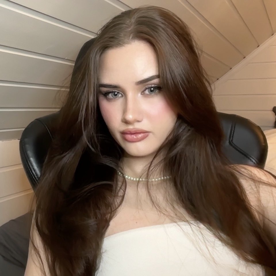 payforMarielle's tweet photo. dangerously pretty and impossible to ignore✨ #findom https://t.co/D7kz93ArQ8