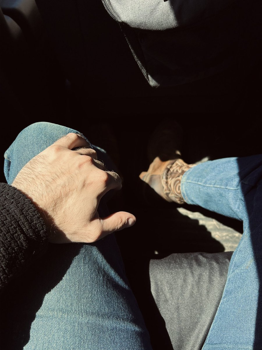 2AEnjoyer's tweet photo. Hand post, and boots sorta https://t.co/nZAXb8FTYq