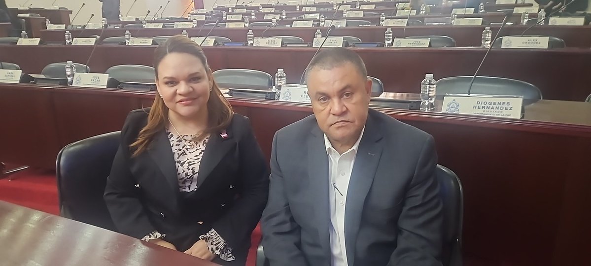 Carlos Umaña . firmes y dignos tweet media