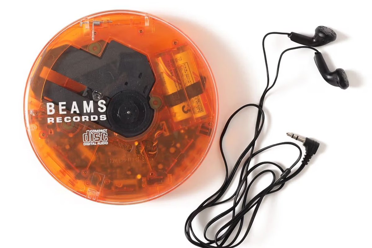 HYPEBEAST's tweet photo. I need this ASAP! 🍊

BEAMS Records  is releasing a nostalgic throwback with the unveiling of its clear Portable CD Player in orange. https://t.co/ssNiympVXy