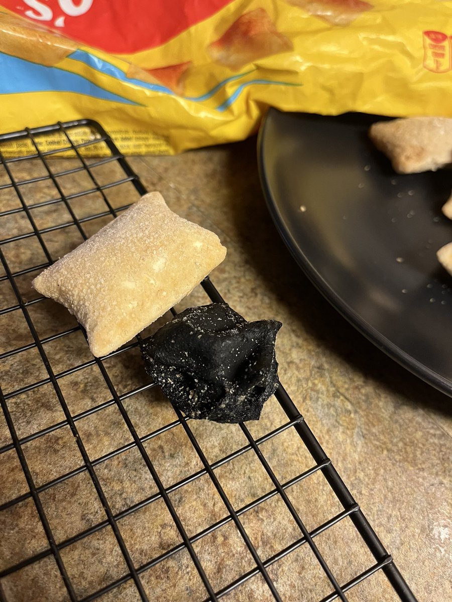 Beast_Person35's tweet photo. @totinos what in the world did y’all have in my bag of pizza rolls 😭😭 https://t.co/hRD3a2YAUF