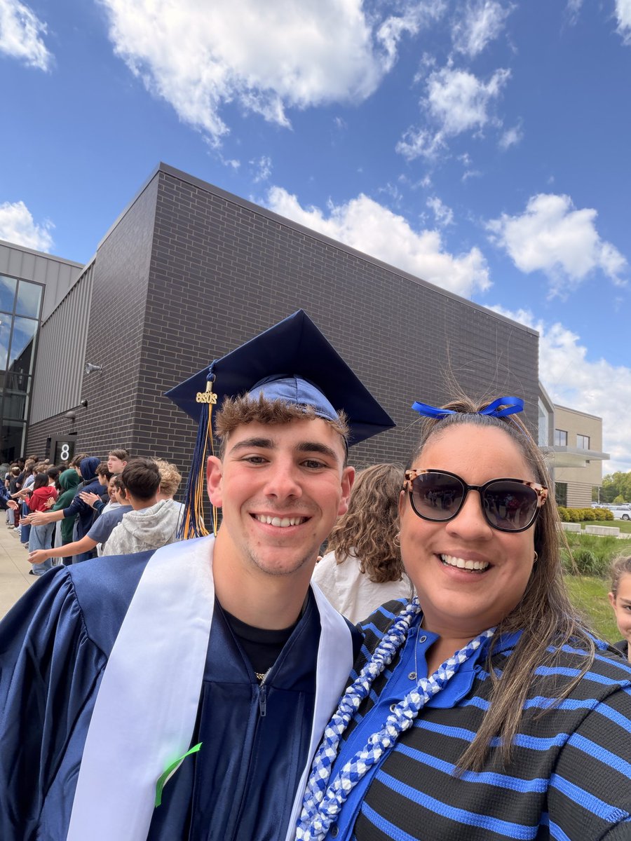 MrsBoydTMS's tweet photo. The best day! Congratulations Class of 2026! 💙💛 https://t.co/dgit6odg1i