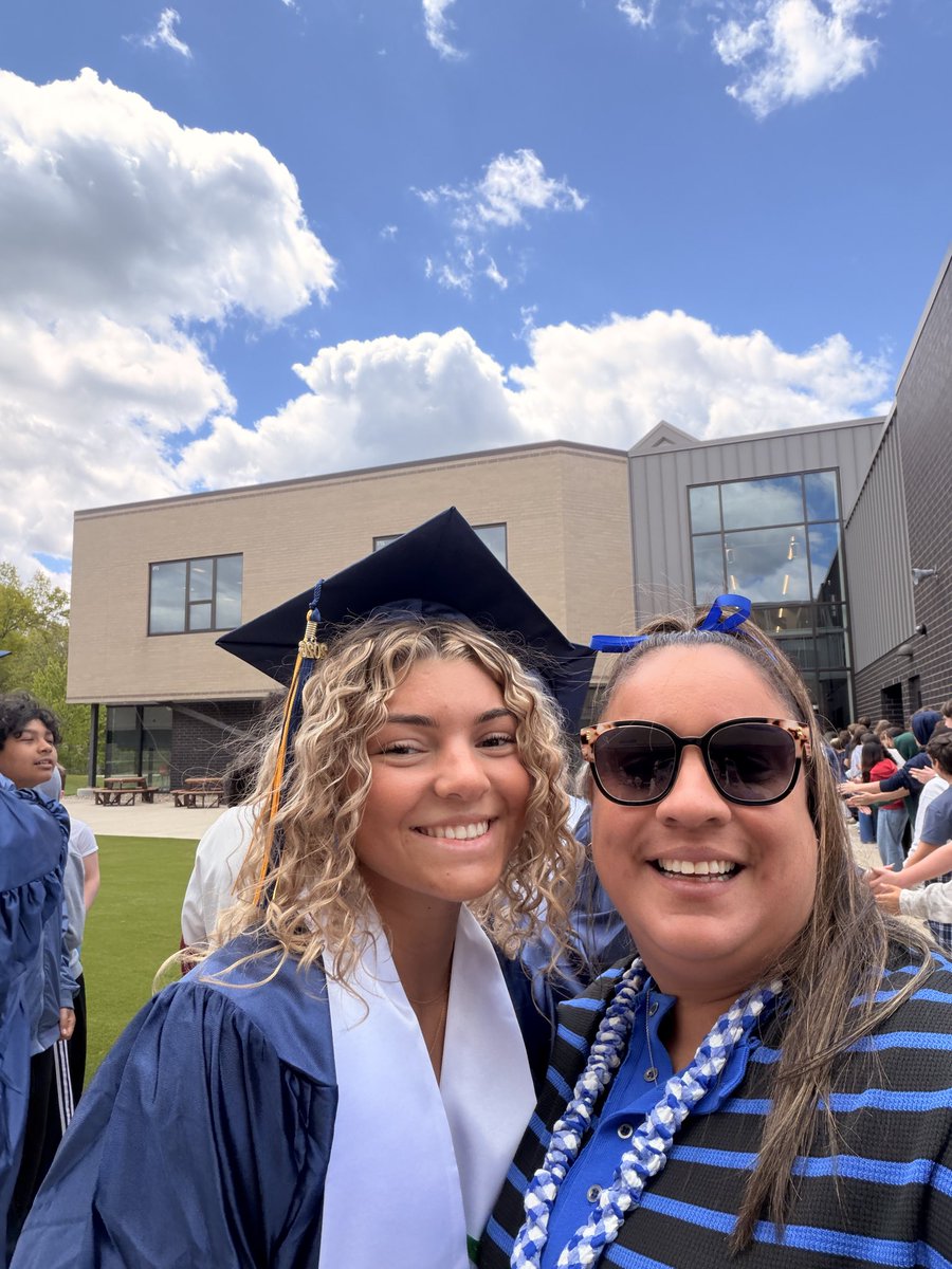 MrsBoydTMS's tweet photo. The best day! Congratulations Class of 2026! 💙💛 https://t.co/dgit6odg1i