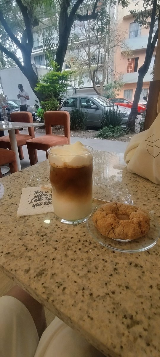 Baby_____Lynn's tweet photo. Durante dos años le rogué a mi ex novio que fuéramos a una cafetería, lo dejé y después de tanto tiempo entendí que no lo necesitaba para poder venir aquí. ❤️‍🩹 https://t.co/ZX0WMTXcqv