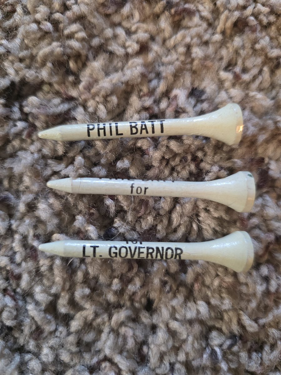 IdahoYRs's tweet photo. With a nice weather it makes sense that we would show off some golf tees from Phil Batt Lieutenant Governor's campaign!
#tbt #idyr #yrnf #politicalmemorabilia #idaho https://t.co/IGfzvbDnBe