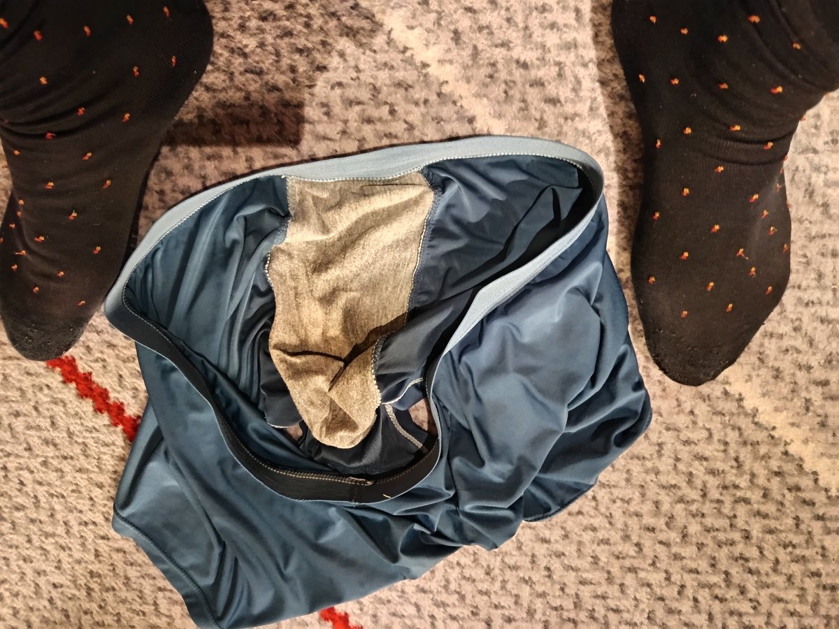 brad201520152's tweet photo. 狗狗每天都24/7穿著主人穿过的精液底裤,双袜子，白天主人出汗低衣和白天和睡觉主人气味低衣和底裤。不洗已经不能记得多小个月。已经完全每天期待穿和闻气味。出汗好后跟更加期待气味。睡觉双袜锁很热和强烈主人控制锁的感觉。每天早上和晚上闻所有都一切很值得一切主人世界给 https://t.co/fAsoIfvQnX