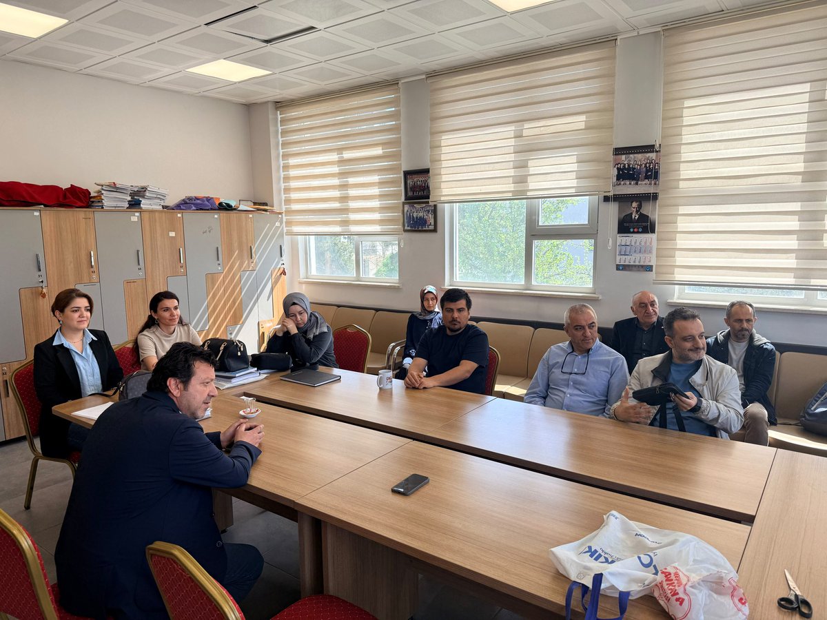 Matilla_1979's tweet photo. 🏫Okullarımızı Ziyaret Etmeye Devam Ediyoruz...

📍Elazığ Lisesi

Sevgili Öğrencilerimiz ve Değerli Öğretmenlerimizle Bir Araya Geldik.

Öğretmenlerimizle Eğitim Maarif Modeli ve YKS Sınavları Üzerine Hasbihal Ettik..
@numanhatipoglu
@SahinBeraat https://t.co/nQ7wizRI0u